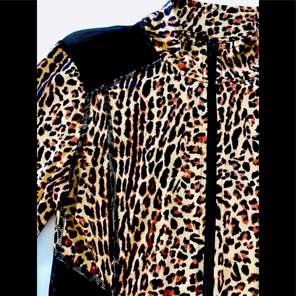 Material Girl Leopard print zip activewear zip front mesh inserts size M juniors